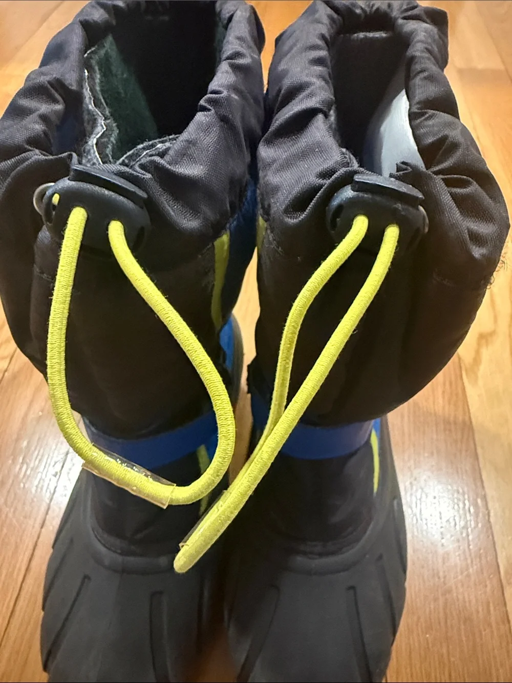 Sorel boys snow boots size 6.